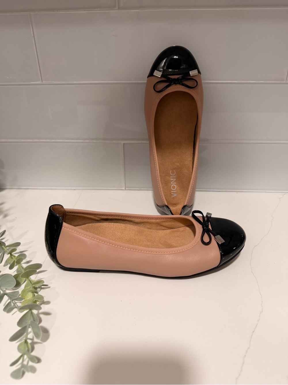 Vionic Women's Spark Minna Ballet flats Leather Shoes Size 8 Dust Pink Black